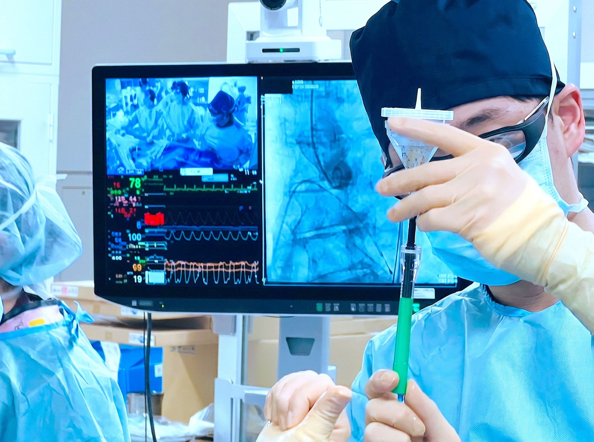 Medinbox camera and integrated capture system in a cathlab